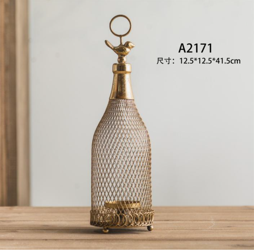 Vintage-inspired gold metal candle holder (Hanging)
