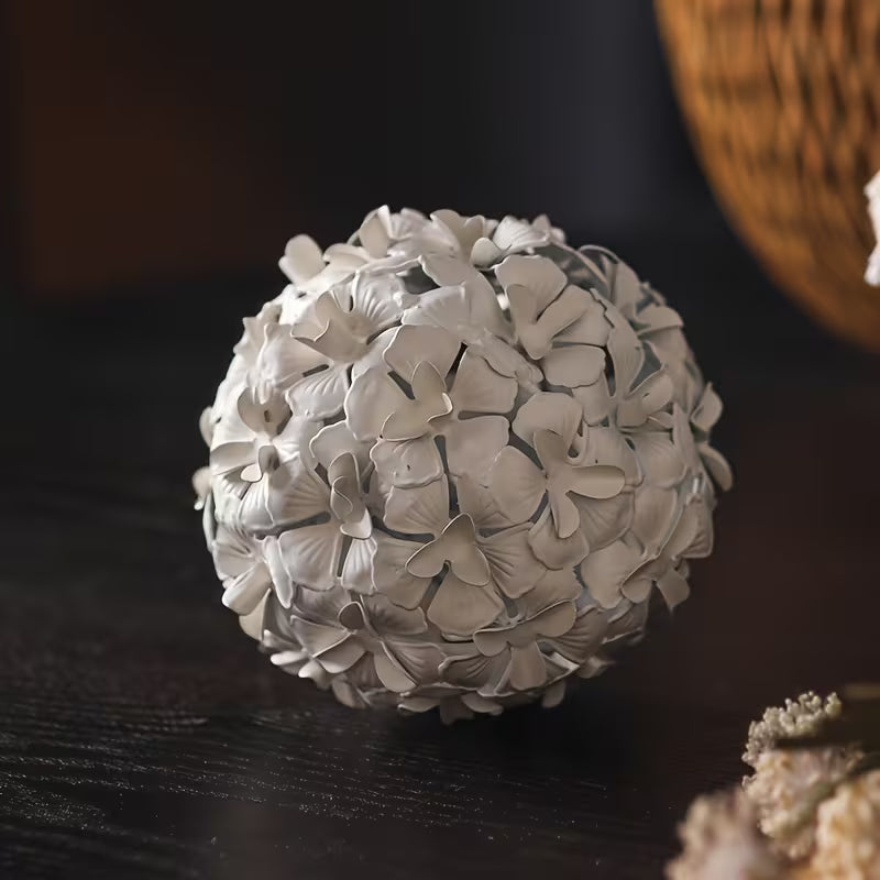 BloomSphere Metal Decor Set – Rustic Daisy Orb Duo