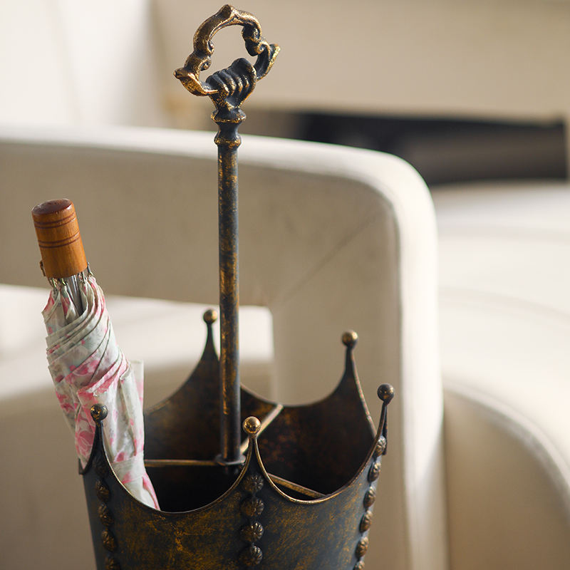 Regal Crown Metal Umbrella Stand – Vintage Rustic Floor Accent