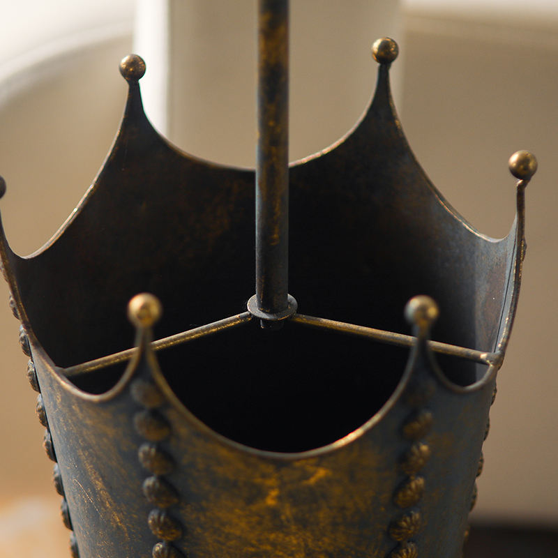 Regal Crown Metal Umbrella Stand – Vintage Rustic Floor Accent